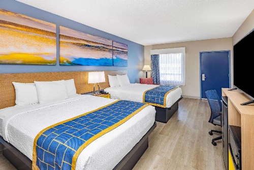 Days Inn & Suites by Wyndham Savannah Midtown image 1