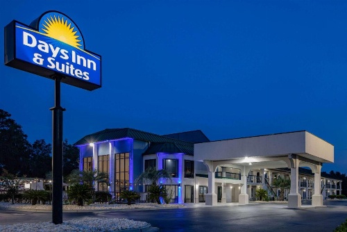 Days Inn & Suites by Wyndham Savannah Midtown image 14