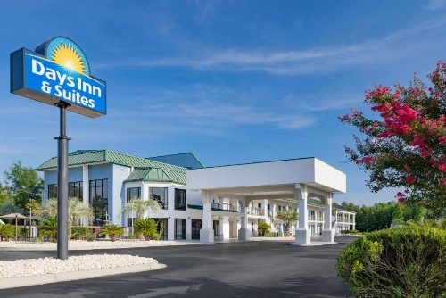 Days Inn & Suites by Wyndham Savannah Midtown image 16