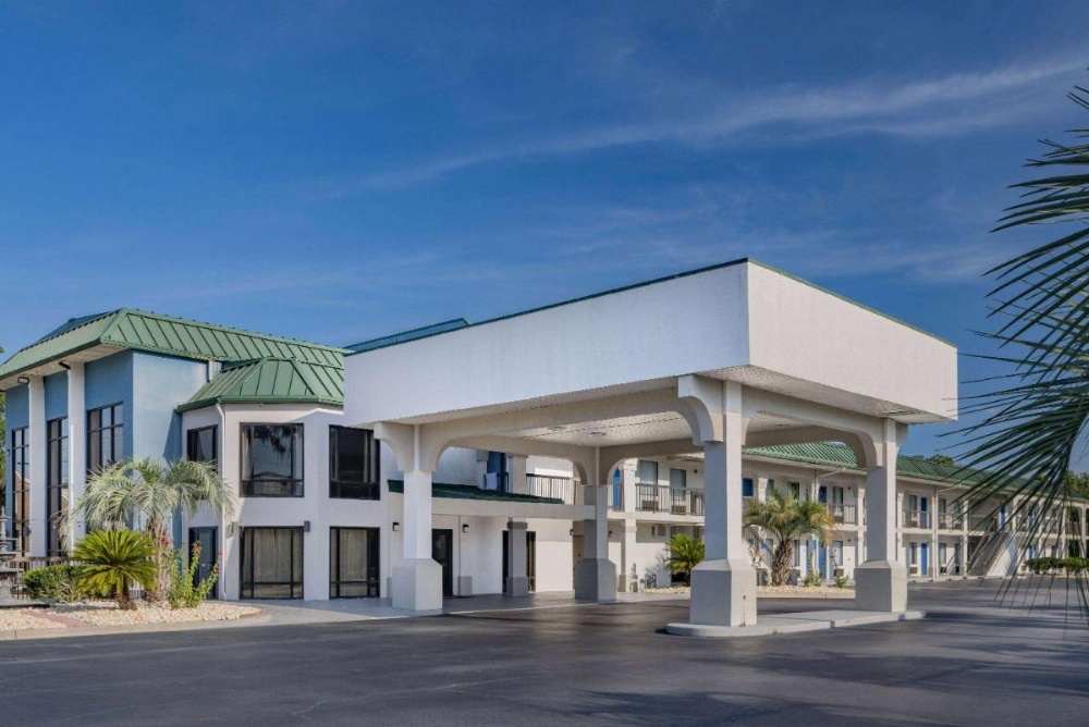 Days Inn & Suites by Wyndham Savannah Midtown Image 18