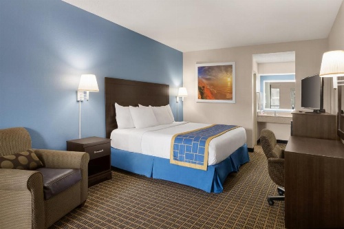 Days Inn & Suites by Wyndham Savannah Midtown image 19
