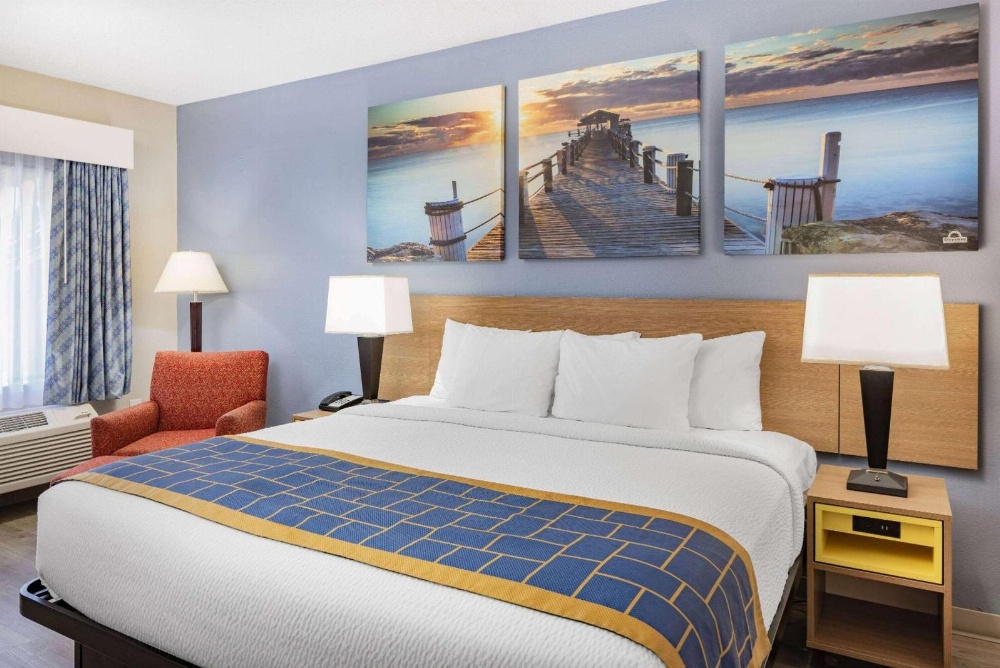 Days Inn & Suites by Wyndham Savannah Midtown Main image