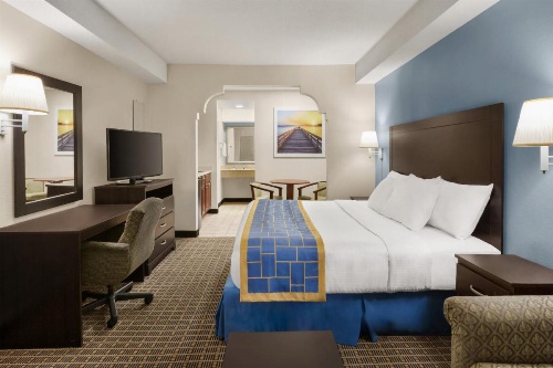Days Inn & Suites by Wyndham Savannah Midtown image 21