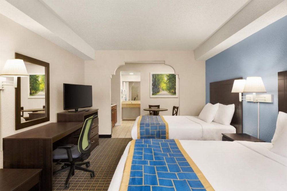 Days Inn & Suites by Wyndham Savannah Midtown Image 24