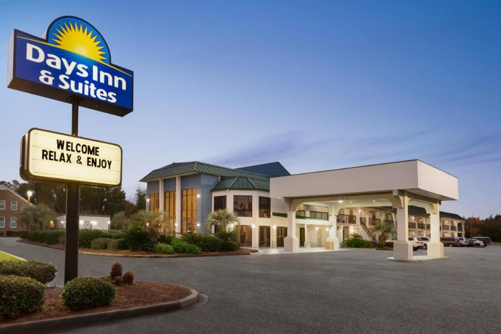 Days Inn & Suites by Wyndham Savannah Midtown Image 29
