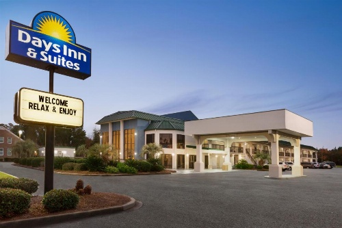 Days Inn & Suites by Wyndham Savannah Midtown image 29