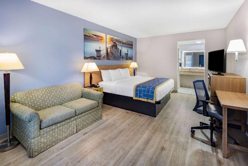 Days Inn & Suites by Wyndham Savannah Midtown image 38