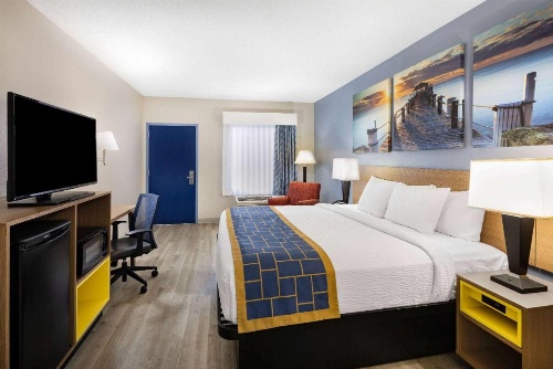 Days Inn & Suites by Wyndham Savannah Midtown image 6